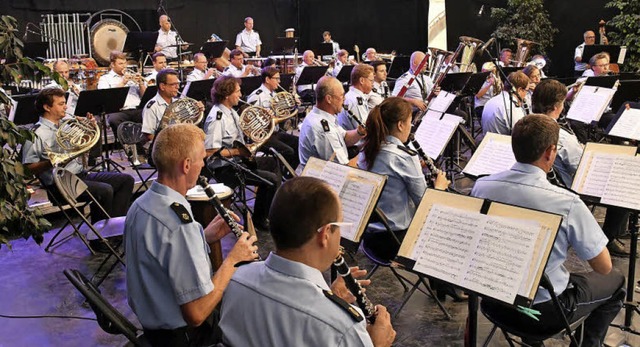 Das Bundespolizei-Orchester bei seinem  Konzert auf der Landesgartenschau   | Foto: Wolfgang Knstle