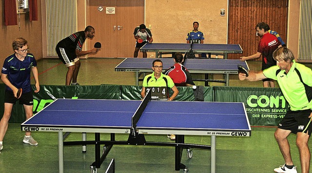 Guten Tischtennissport um den Grnland...ieslet in der Gemeindehalle.            | Foto: Ralph Lacher