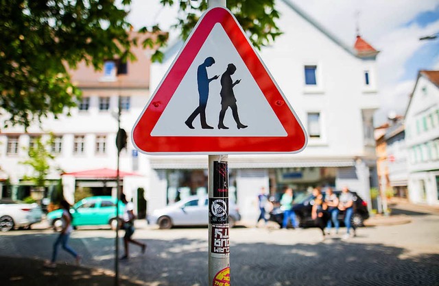In Reutlingen soll dieses Schild Autof...phone&#8220; und &#8222;Zombie&#8220;.  | Foto: dpa