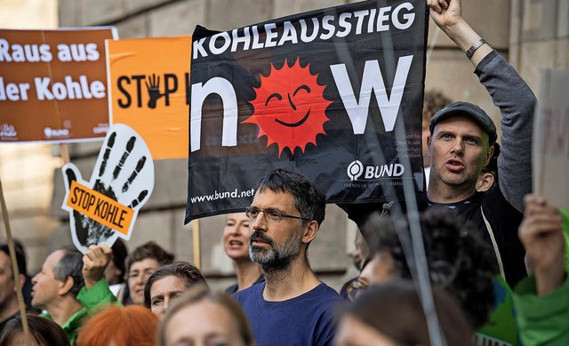 Demonstration fr einen schnellen Kohleausstieg  | Foto: dpa