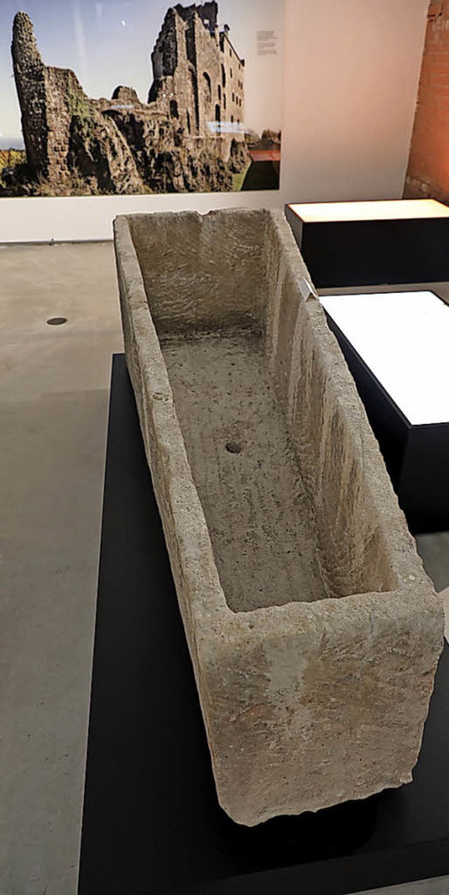 Steinerne Zeugen: Auch ein Sarkophag ist im Stadtmuseum ausgestellt.  | Foto: CH. Breithaupt
