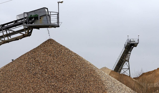 Kies wird in Hartheim bereits an drei Stellen abgebaut.   | Foto: Roland Weihrauch (DPA)