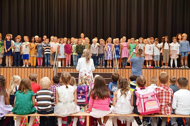 Etwa 65 Erstklssler wurden am Wochenende in der Lindenschule eingeschult.  | Foto: Martin Eckert