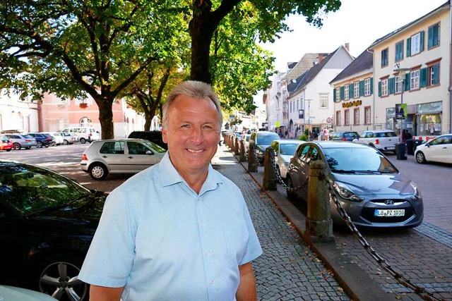 Thomas Gsell vor der ersten Station: Hauptstrae und Marktplatz  | Foto: Andr Hnig