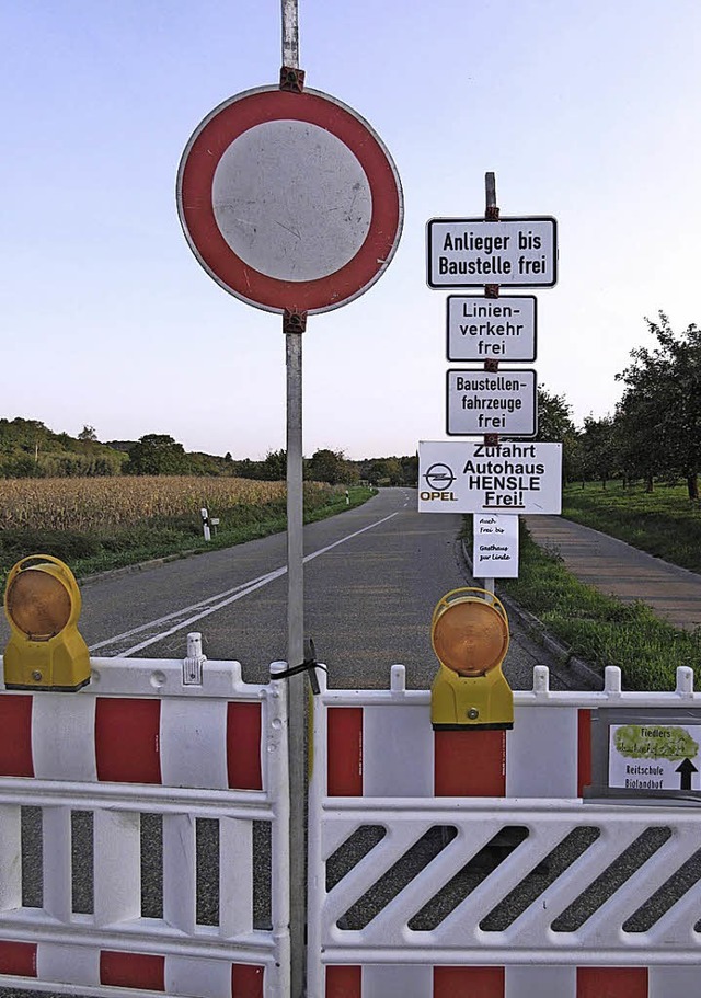 Offizielle und inoffizielle Beschilderung   | Foto: Reiner Merz