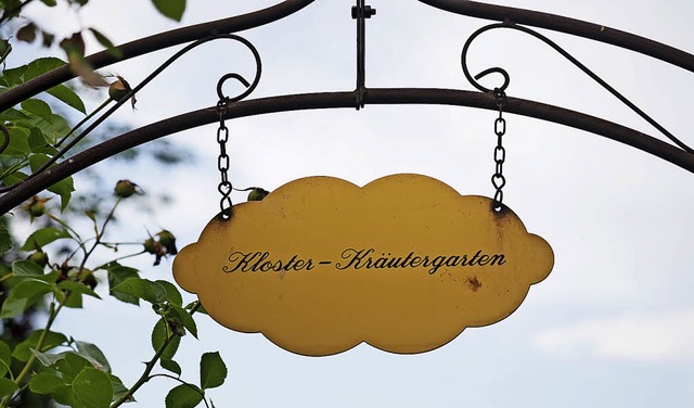 Der ffentliche Klostergarten in der M...ter des mittelalterlichen Neuenburgs.   | Foto: jutta Geiger
