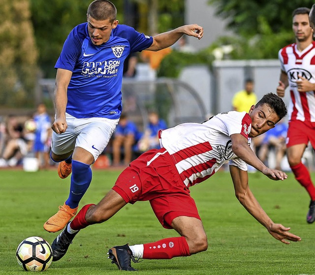 Eine Sule des Weiler Umschaltspiels: ...nks, gegen Tiengens Sleyman Karacan)   | Foto: Grndl