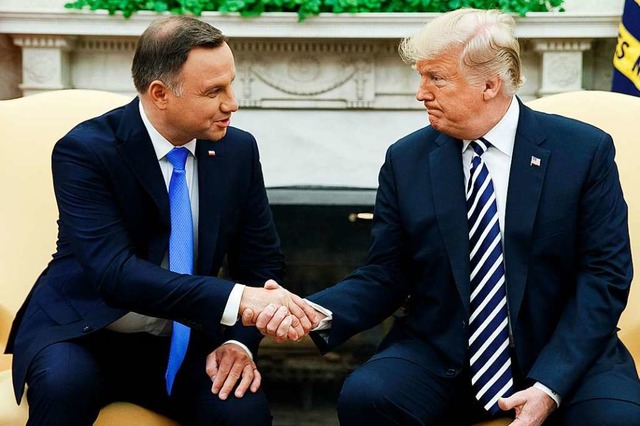 US-Prsident Donald Trump (rechts)  un...skollegen Andrzej Duda  im Weien Haus  | Foto: DPA