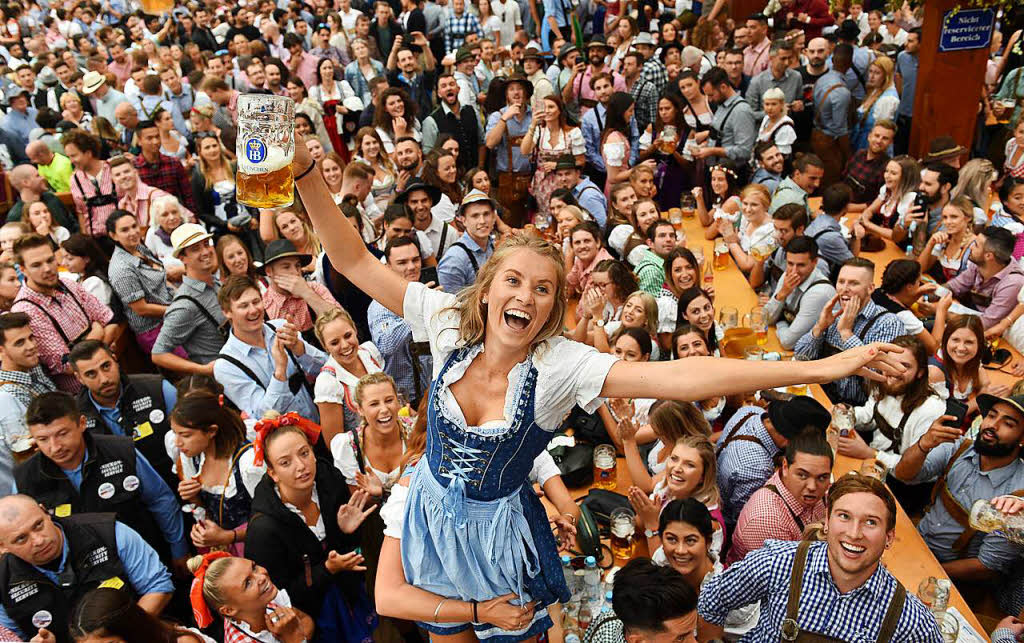 Das Münchner Oktoberfest Ist Eröffnet Mit Zwei Schlägen Ins Fass Panorama Badische Zeitung