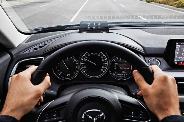 Head-up-Displays gibt es auch unterhalb der Oberklasse   | Foto: Mazda