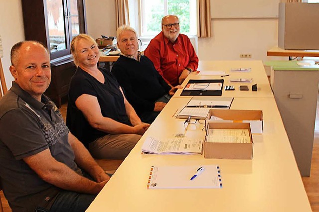 Klaus Schelb, Annette Iselin, Peter Go... Stimme zur Brgermeisterwahl abgeben.  | Foto: Victoria Langelott