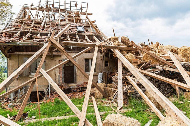 Ein von einem Tornado zerstrtes Haus in Bonndorf im Mai 2015  | Foto: Carlotta Huber