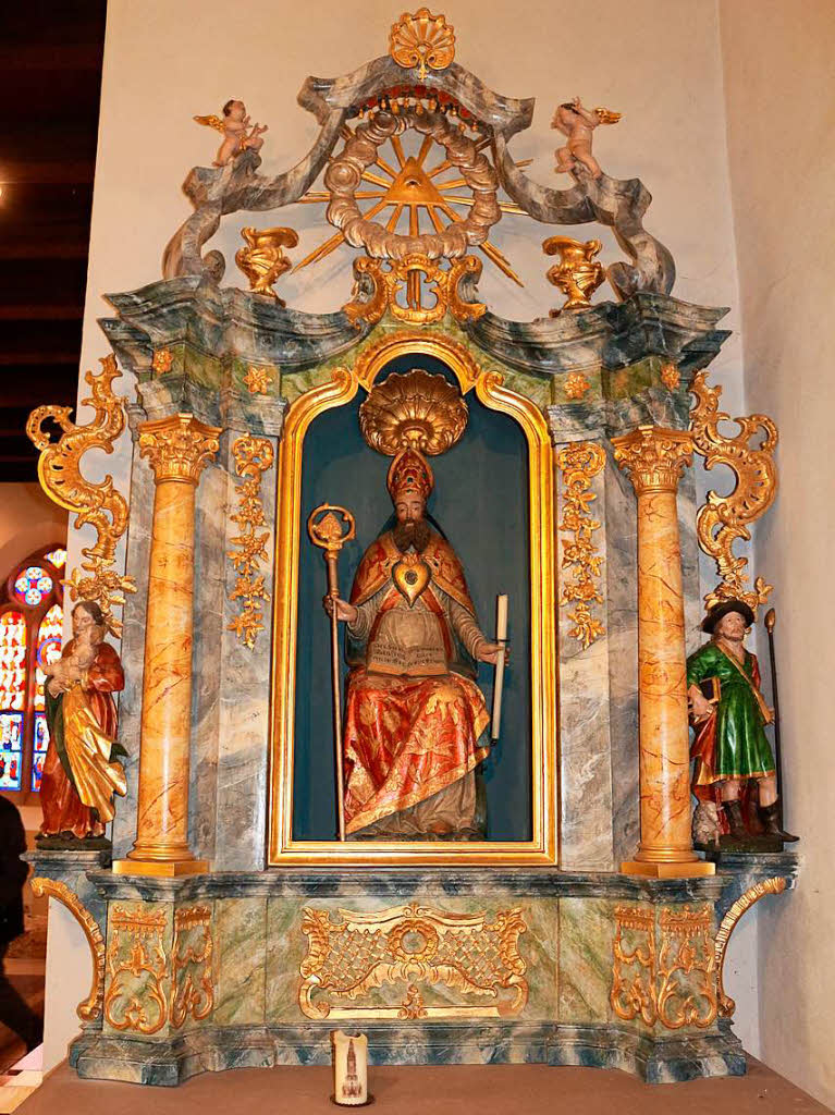 Der Altar mit dem Heiligen Blasius in der Blsikapelle im Kohlenbachtal.