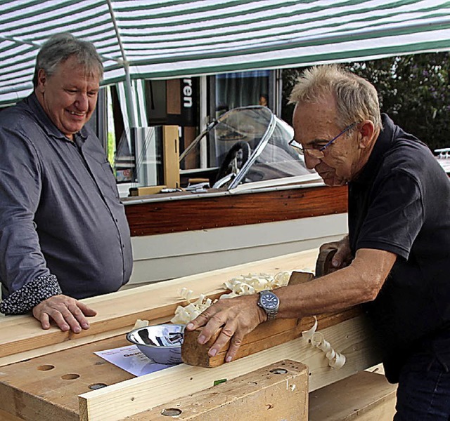 Auch als passionierter Heimwerker stel...ts) fest, wie schwer exakt hobeln ist.  | Foto: Reinhard Cremer