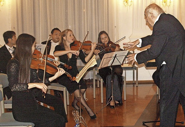 Einen wundervollen Mozartabend schenkt...en Festsaal des Kollegs in St. Blasien  | Foto: Karin Stckl-Steinebrunner