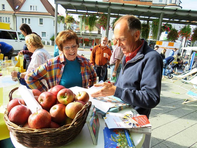 An verschiedenen Stnden konnten sich ...esucher ber das Ehrenamt informieren.  | Foto: Claudia Gempp