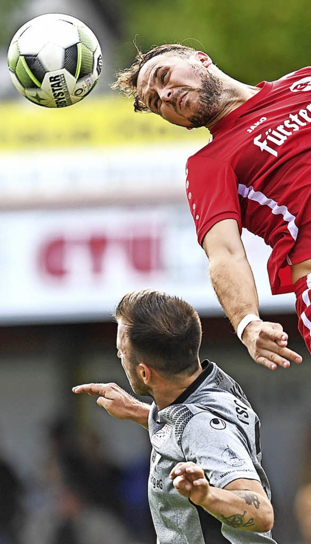 Ein Stockwerk ber seinem  Gegenspieler: BSC-Angreifer Santiago Fischer  | Foto: Patrick seeger