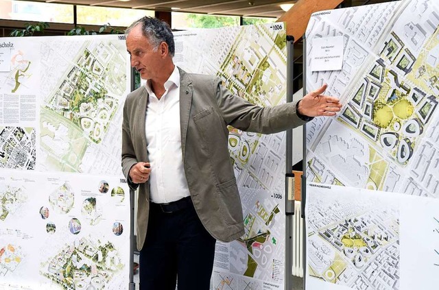 Roland Jerusalem, der Leiter des Stadtplanungsamtes, stellt die Plne vor.  | Foto: Thomas Kunz