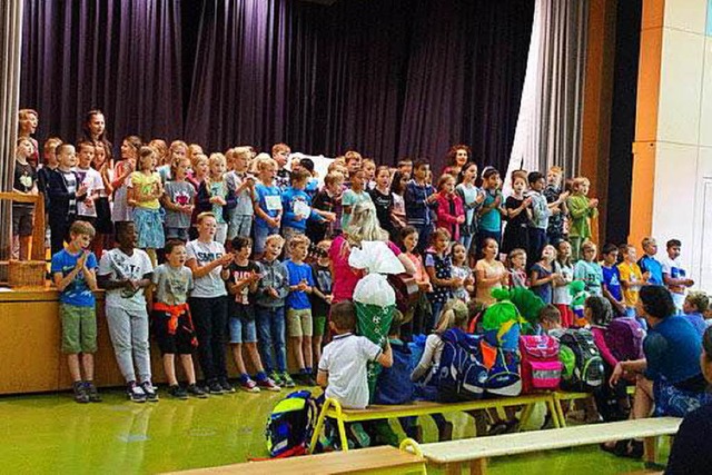 Die Schulgemeinschaft in Buchenbach  begrt die Schulanfnger  | Foto: Privat