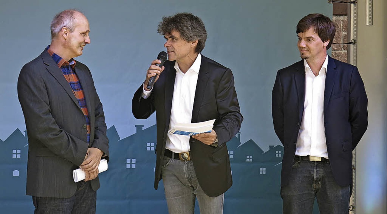 Armin Bobsien, Klimaschutzmanager der ...ingen (r.) im Geprch mit Ronald Meyer  | Foto: Georg Vo