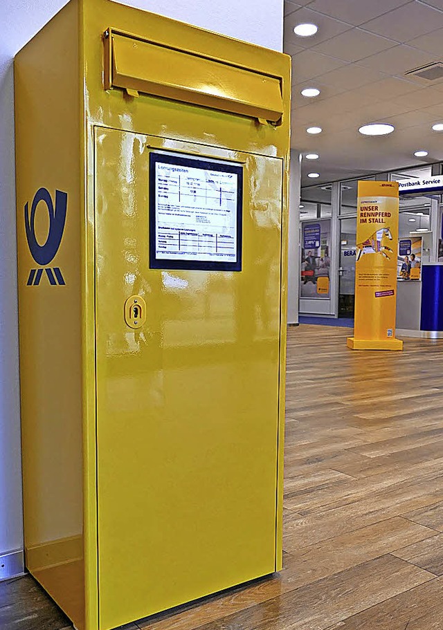 In der Postbank steht seit Montag ein Briefkasten.   | Foto: Peter Gerigk