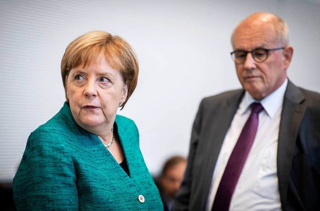 Er hlt ihr im Bundestag den Rcken fr...rschaft der CDU-Fraktionsvorsitzende.   | Foto: dpa