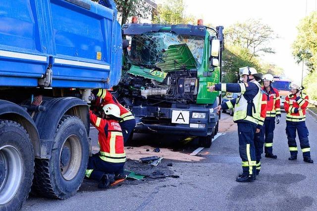 Unfall-Fahrer auf Freiburgs B31 ist schwer verletzt
