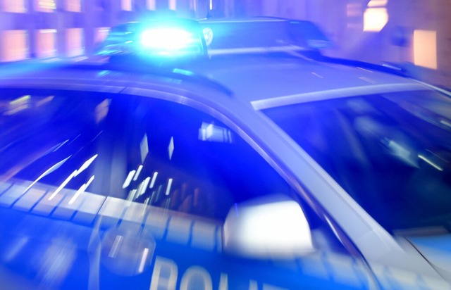 Die Polizei ermittelt nach zwei Autobrnden in Lahr und Kippenheim (Symbolbild)  | Foto: dpa