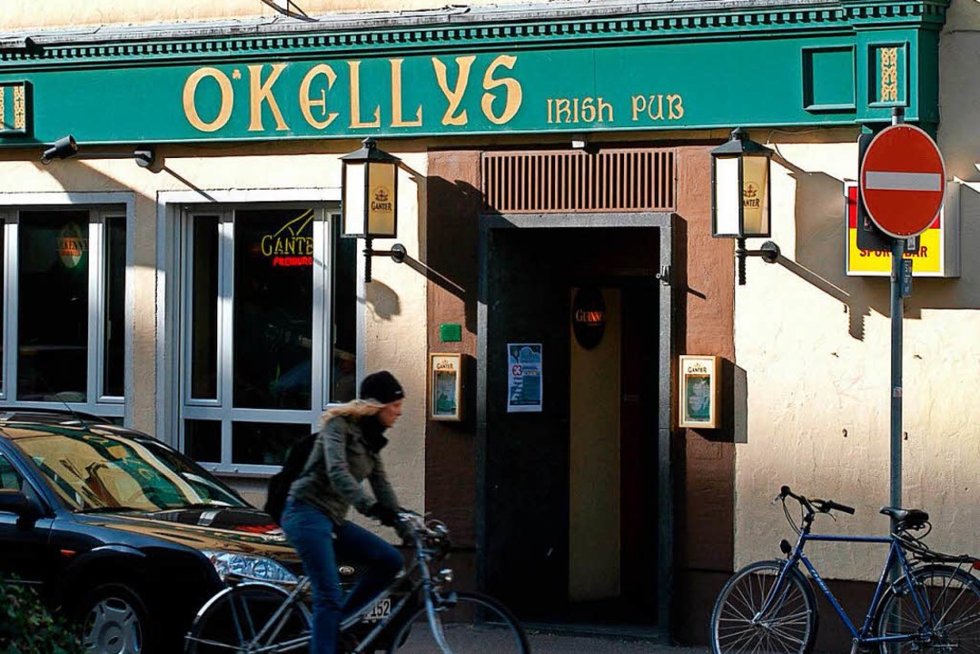 Der O&#39;Kellys Irish Pub feiert mit ...und der Warsteiner Galerie Straßenfest  | Foto: Ingo Schneider