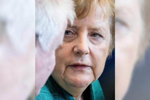 Fraktion stürzt Kauder – Merkel räumt Niederlage ein