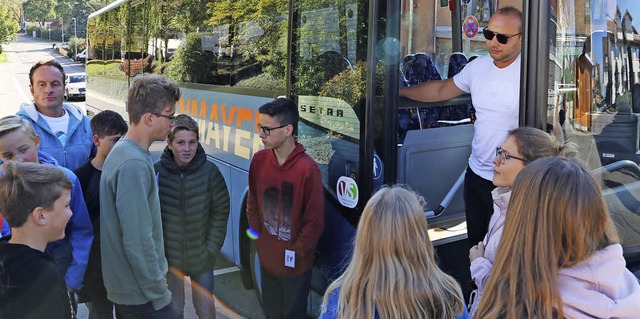 Bus-Scouts haben sich am Bildungszentr...cout-Team kritische Situationen durch.  | Foto: Martha Weishaar