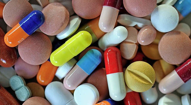 Einige Leser schwren auf die Schulmedizin und Medikamente.  | Foto: dpa