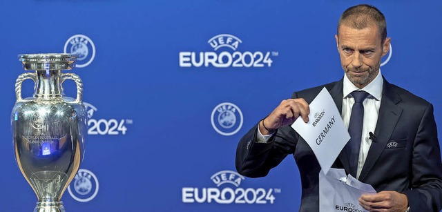 Im Moment, als Uefa-Prsident Aleksand...eutschland ist Ausrichter der EM 2024.  | Foto: dpa