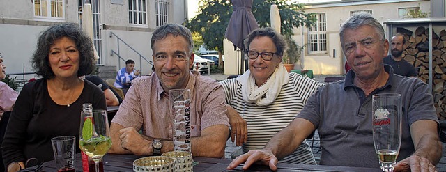 Volker Henschel  (zweiter von links), ...ereins, in kleiner aber feiner Runde.   | Foto: Stadtteilverein