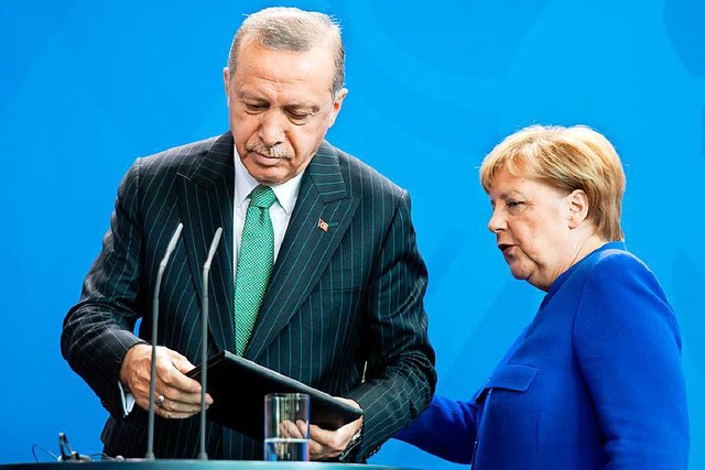 Bundeskanzlerin Angela Merkel (CDU) be...tt mit Recep Tayyip Erdogan in Berlin   | Foto: dpa