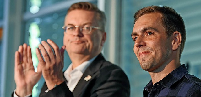 Feierten in der DFB-Zentrale: Reinhard Grindel, Philipp Lahm (re.)  | Foto: dpa