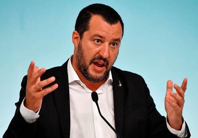 Italiens Innenminister Matteo Salvini ...ig schrfer gegen Migranten vorgehen.   | Foto: DPA