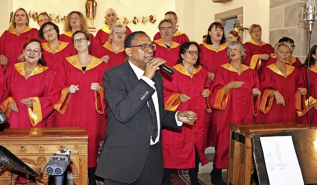 Der &#8222;Freiburg Gospel Choir&#8220...n ebenso stimmgewaltig wie rhythmisch.  | Foto: Martha Weishaar