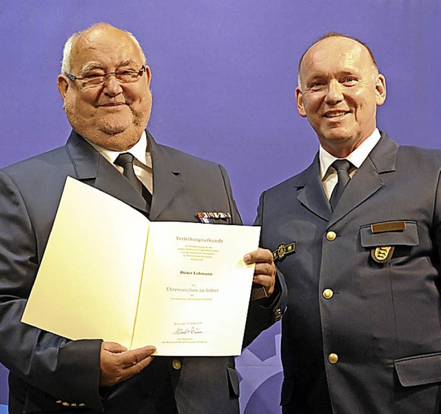Dieter Lehmann (links) mit dem Landesbeauftragten Dietmar Lffler  | Foto: WOLFGANG KUENSTLE               