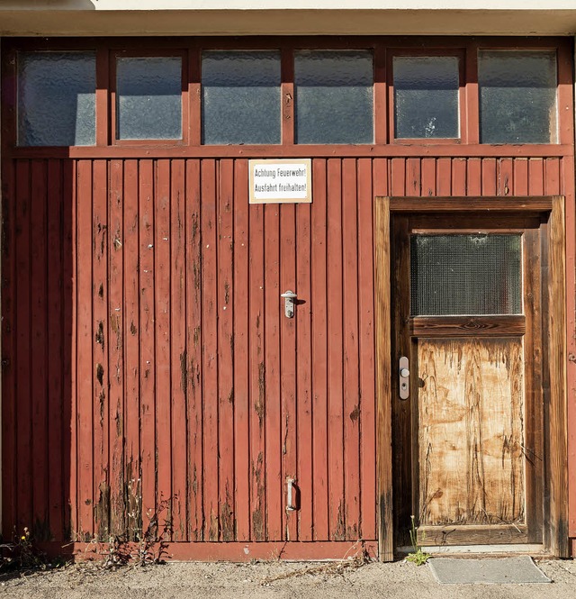 Besonders vertrauenerweckend ist das j...r zum Buchholzer Feuerwehrhaus nicht.   | Foto: roth