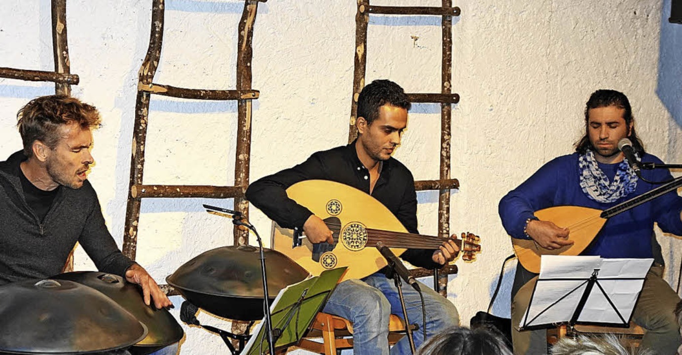 Konzert im Rosenhof:  Tilo Wachter mit... und Samano Altahir (Saz und Gesang).   | Foto: Gudrun Gehr