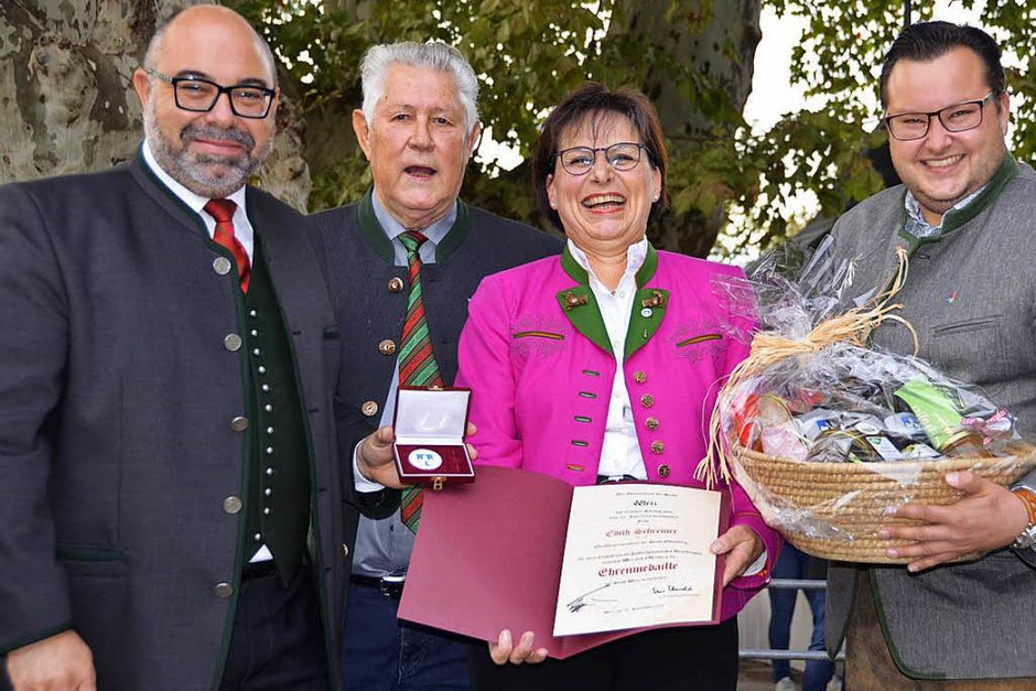Die Weizer Delegation zeichnete OB Schreiner mit einer Medaille aus. (Foto: hrö) Die Weizer Delegation zeichnete OB Schreiner mit einer Medaille aus. (Foto: hrö)