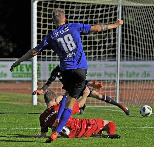 Yannic Prieto   erzielt hier das 2:0 fr den SC Lahr.   | Foto:  Pressebro Schaller