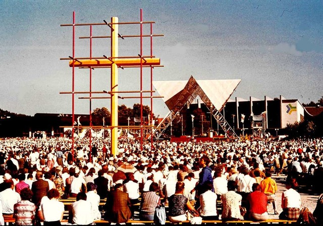 Mehr als 60000 Menschen kamen im Septe...ldfahrstrae nach St. Ottilien steht.   | Foto: Archiv Hans Sigmund