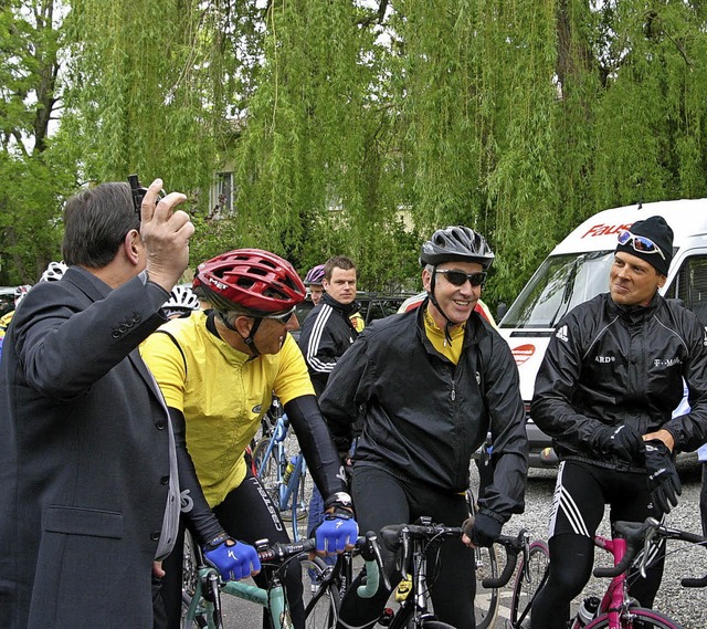 2004 war bei der Tour de Hieber  Jan Ullrich (rechts) am Start.   | Foto: Welti