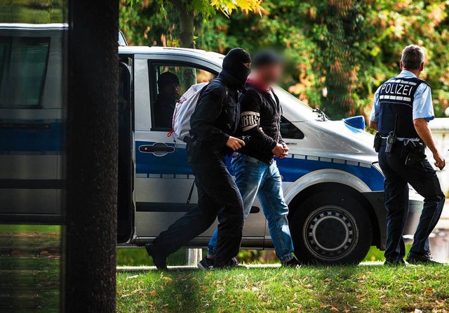 Die mutmalichen Rechtsterroristen wur...en in Sachsen und Bayern festgenommen.  | Foto: dpa