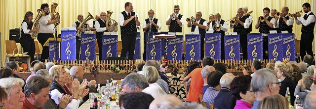 Die Btzberg-Musikanten begeisterten ihr  Publikum in der Albtalhalle.   | Foto: Cornelia Liebwein