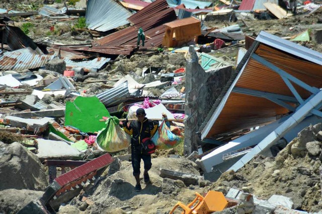 Bei den Erdbeben und  Tsunami in Indon...tens 1234 Menschen ums Leben gekommen.  | Foto: dpa