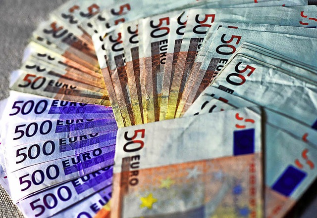 Rund 38000 Euro Bargeld stahlen unbeka...ar, das eigentlich nur helfen wollte.   | Foto: Jens Kalaene/dpa