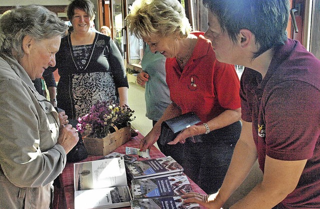 Mit der Vorstellung des neuen Kochbuch...e gleich ihre begeisterten Kuferinnen  | Foto: Karin Stckl-Steinebrunner